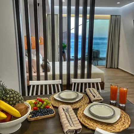 Διαμέρισμα Coastline Of Paradise Luxury Paránimfoi